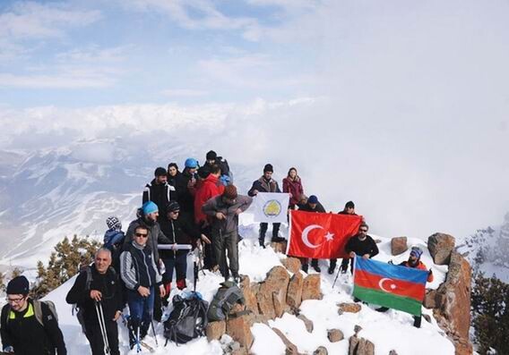 Турецкие альпинисты совершили восхождение на Хачадаг и почтили память жертв Ходжалинского геноцида (Фото)