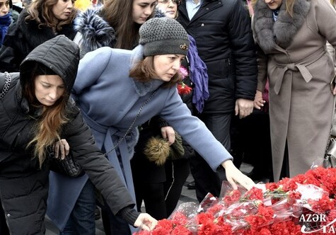 Тысячи людей посетили мемориал «Крик матери» в Баку (Фото)