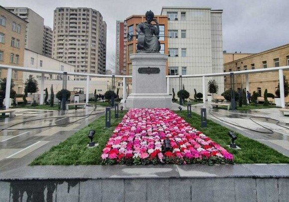 ИВ Баку о причине переноса памятника Хатаи (Фото)