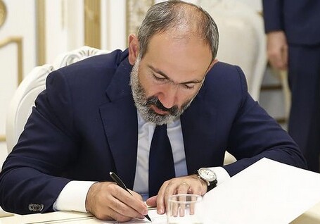 Пашинян назначил себе пресс-секретаря и помощника