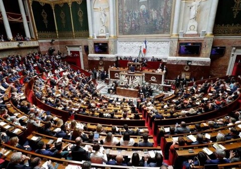 Во Франции нацсобрание не поддержало вотум недоверия правительству