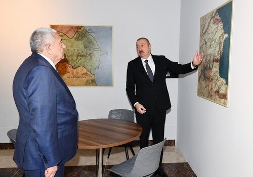Президент Ильхам Алиев сделал замечания главе ИВ: «Повесили карту и считаете, что на этом все закончено?» (Видео)
