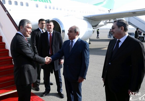 Президент Туркменистана прибыл с официальным визитом в Азербайджан