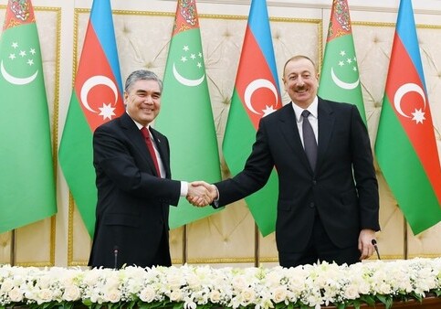 Бердымухамедов пригласил Ильхама Алиева на торжества в честь 25-летия нейтралитета Туркменистана