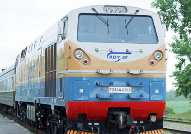 Движение пассажирских поездов из Азербайджана в Россию и Украину временно прекращается