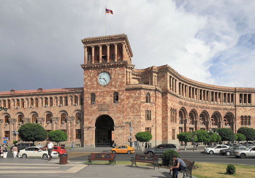 В здании правительства Армении вспыхнул пожар