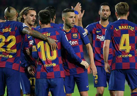 «Барселона» сократит зарплату игрокам на время карантина