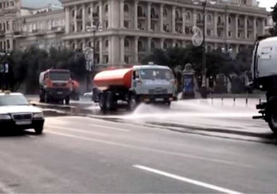 В Баку продезинфицированы дороги и здания (Фото-Видео)