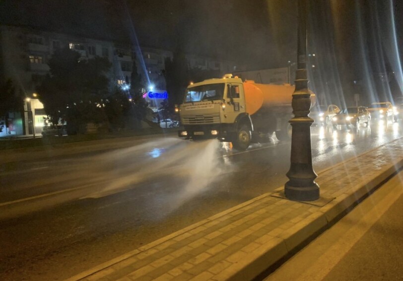 В Баку моют дороги в целях борьбы с коронавирусом (Фото-Видео)