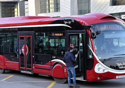 В Баку меняется график работы автобусов на экспресс-линиях