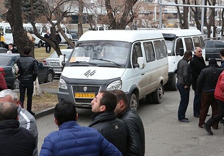Водители общественного транспорта проводят в Ереване акцию протеста