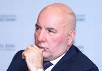 Эльман Рустамов вновь назначен главой Центрального банка АР