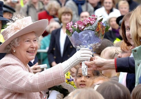 Королева Великобритании попросила отменить салют в ее день рождения