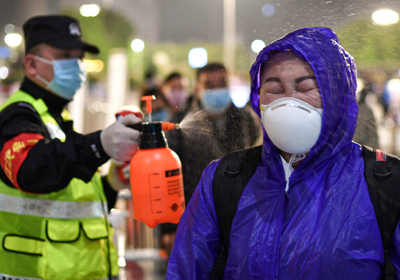 Запад обвиняет Китай в искажении данных о коронавирусе - Можно ли доверять Пекину в изучении болезни?