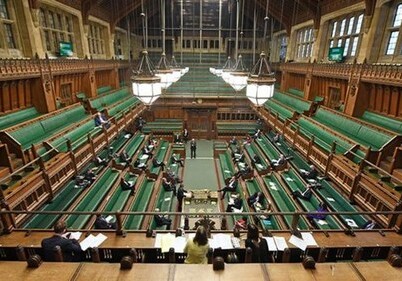 Британский парламент впервые за 700-летнюю историю уходит в виртуал