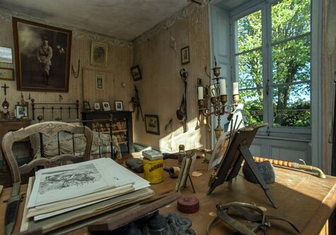 Портал в прошлое: владельцы старинного особняка во Франции впервые за 100 лет открыли тайную комнату (Фото)