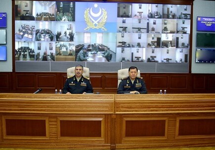 Министр обороны Азербайджана поручил быть в готовности к ведению боевых действий