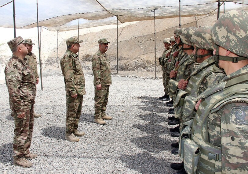 Министр обороны и помощник Президента Азербайджана посетили передовые воинские части (Фото-Видео)