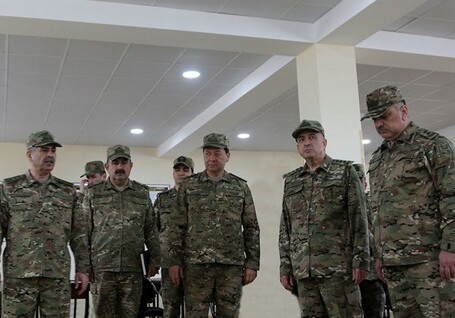 Закир Гасанов и Магеррам Алиев посетили строящуюся в прифронтовой зоне воинскую часть (Фото-Видео)