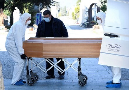 В Испании за сутки скончались 143 пациента с коронавирусом