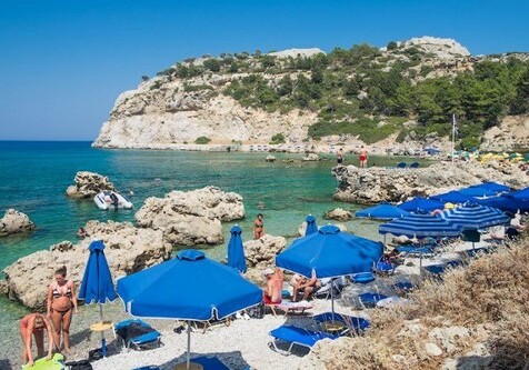 В Греции из-за 40-градусной жары открыли более 500 пляжей