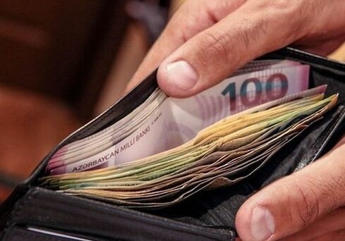 Средняя зарплата в Азербайджане составила 744,5 маната