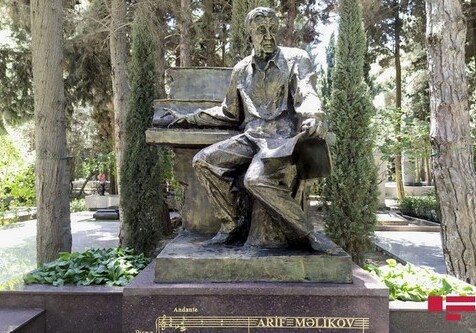 В Баку установлен надгробный памятник Арифу Меликову (Фото)