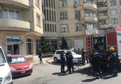 В Баку произошел пожар в многоэтажке, эвакуировано 20 человек