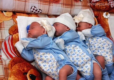 За 4 месяца этого года в Азербайджане родились 912 двойняшек, 30 тройняшек