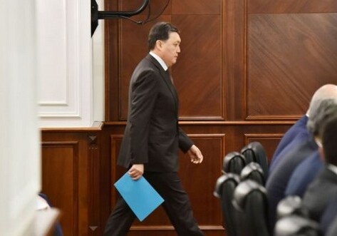 Премьер Казахстана самоизолировался из-за коронавируса у главы Минздрава