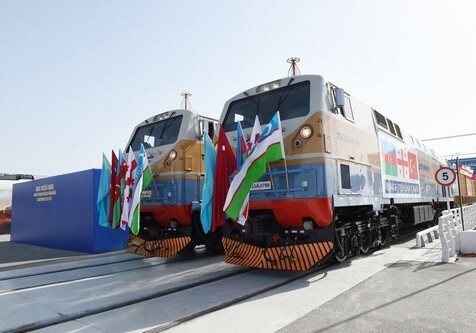 Начались перевозки новых видов грузов по железной дороге БТК (Фото)
