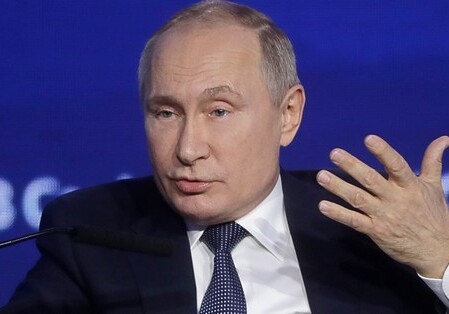 «Там видно будет»: Путин допустил участие в новых выборах президента