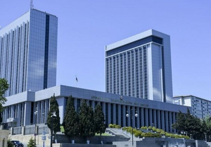 У депутатов парламента Азербайджана диагностировали COVID-19? - Запланированное на 23 июня пленарное заседание ММ перенесено 