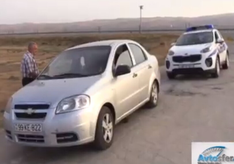 На карантинном посту водитель пытался наехать на инспектора, чтобы выехать из Баку в район (Видео)