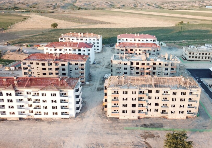Ильхам Алиев ознакомился со строительством жилого комплекса для вынужденных переселенцев в Самухе (Фото)
