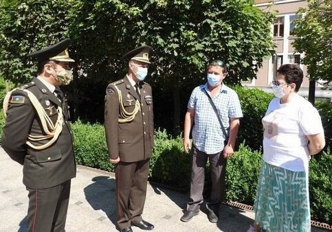 Посол Азербайджана в Украине встретилась с легендарным военным пилотом