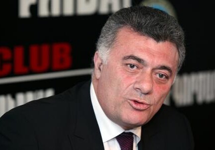 Армянский политолог: «Пашиняну наплевать и на Конституцию, и на законы, он делает все что хочет»
