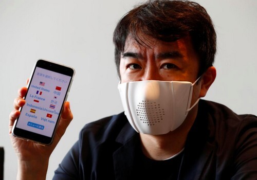 Создана маска с подключением к интернету и переводчиком