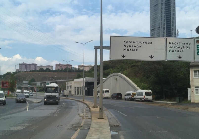 Одна из центральных улиц Стамбула названа «Азербайджан»