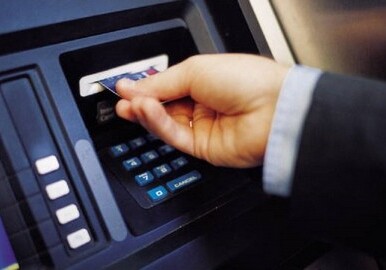 В Азербайджане пенсии и стипендии можно получить во всех банкоматах без процентов
