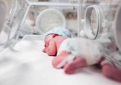 Последствия безответствия:В Баку акушерки заразили четверых новорожденных COVID-19