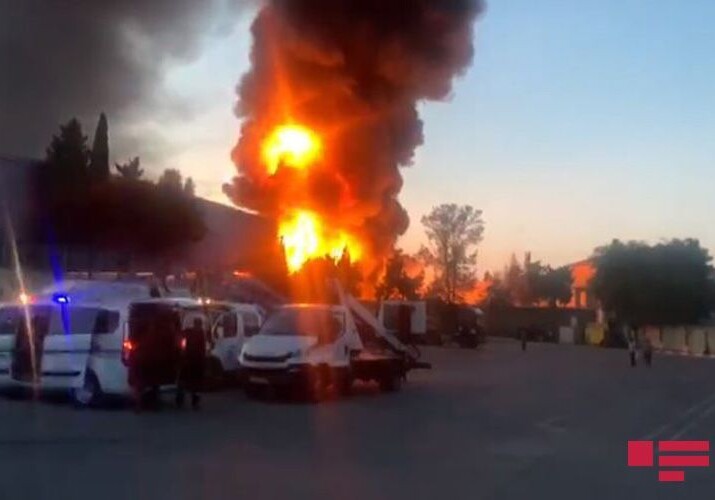 В Баку горит фабрика по производству красок Sobsan - Подробности (Фото-Видео-Добавлено)