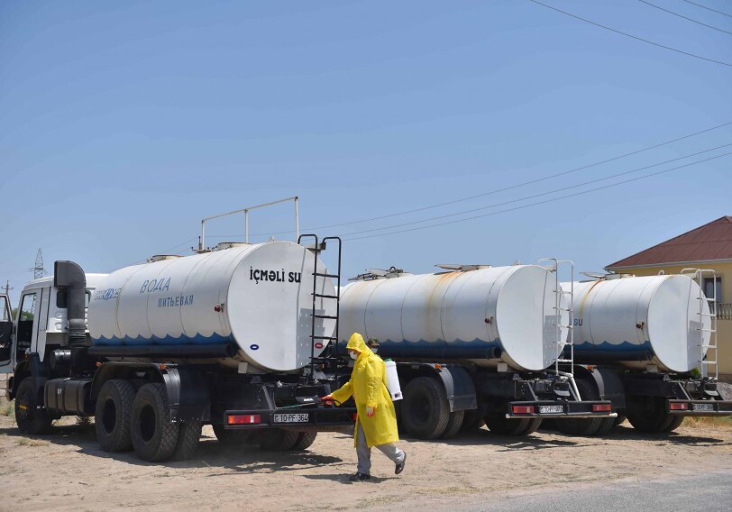 Для разрешения проблемы с питьевой водой в Нефтчале установлены водные резервуары (Фото)