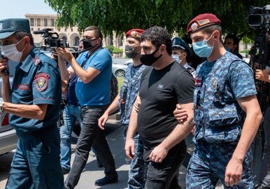 В Ереване проходит акция протеста работников ресторанного бизнеса (Видео)