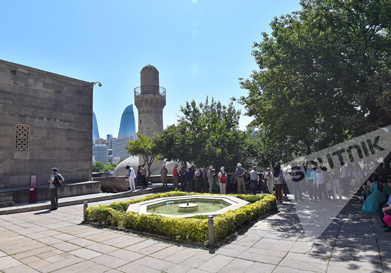 Не до туризма сейчас: число приезжающих в Азербайджан катастрофически снизилось