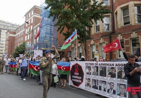 В ходе акции азербайджанцев в Лондоне армяне устроили провокацию (Фото-Видео)
