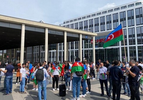 В Кёльне прошла акция в поддержку азербайджанской армии (Фото-Видео)