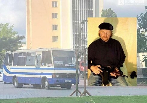 В Украине вооруженный мужчина захватил автобус с заложниками (Фото-Видео-Обновлено)