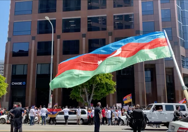 В Лос-Анджелесе армяне напали на азербайджанских демонстрантов (Фото)