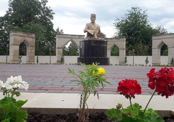 В Губе открылся парк и памятник Гасан беку Зардаби (Фото)